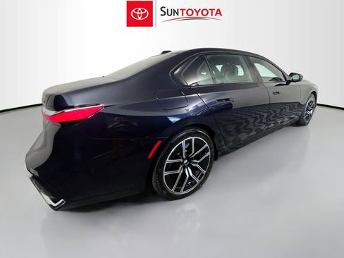 Used 2024 BMW 740i image 4