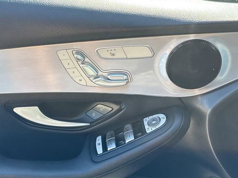 Used 2020 Mercedes-Benz GLC 300 image 22