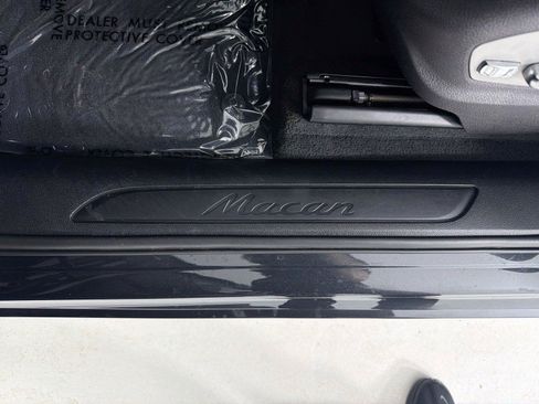 Used 2024 Porsche Macan AWD/4WD image 11