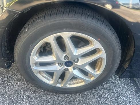 Used 2016 Ford Fusion SE FWD image 5