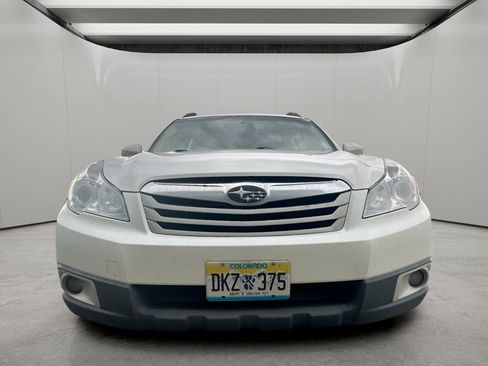 Used 2010 Subaru Outback 2.5i Premium AWD/4WD image 6