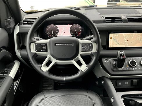 Used 2024 Land Rover Defender 110 SE image 4