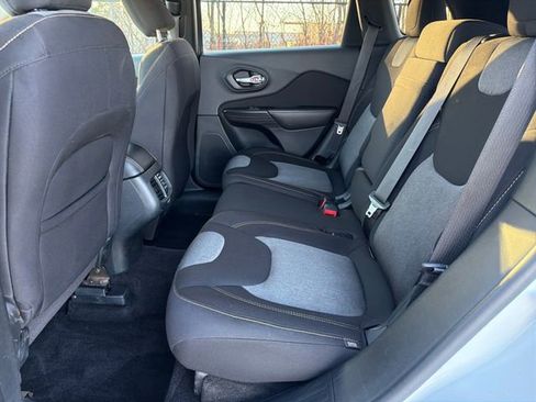 Used 2016 Jeep Cherokee Sport image 24