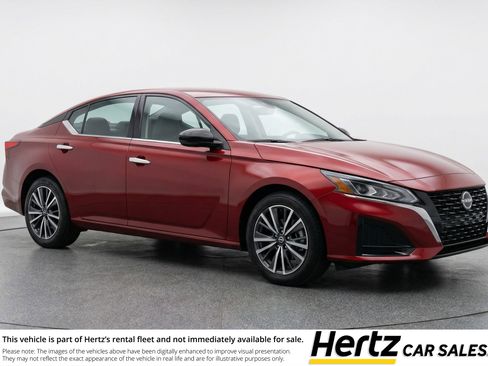 Used 2025 Nissan Altima 2.5 SV image 1