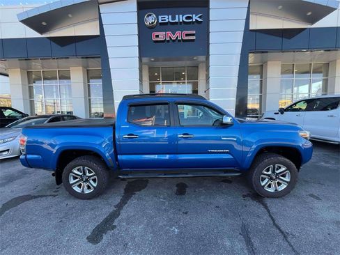 Used 2016 Toyota Tacoma Limited image 2