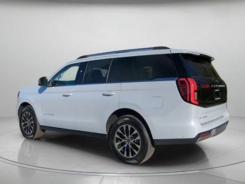 Certified 2025 Ford Expedition Platinum image 19