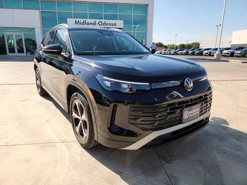 New 2026 Volkswagen Tiguan SE FWD image 1