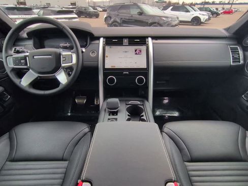 Used 2025 Land Rover Discovery Dynamic SE AWD/4WD image 15