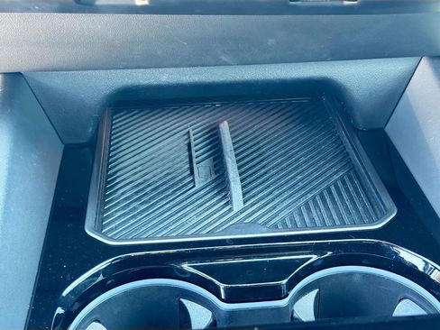 Used 2024 BMW 530i w/ Premium Package image 32