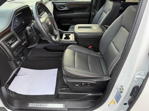 Used 2023 Chevrolet Suburban Premier w/ Advanced Technology Package AWD/4WD image 32