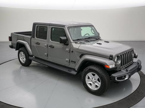 Used 2021 Jeep Gladiator Sport AWD/4WD image 2