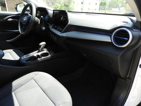 Used 2025 Chevrolet Trax LS w/ LS Convenience Package FWD image 36
