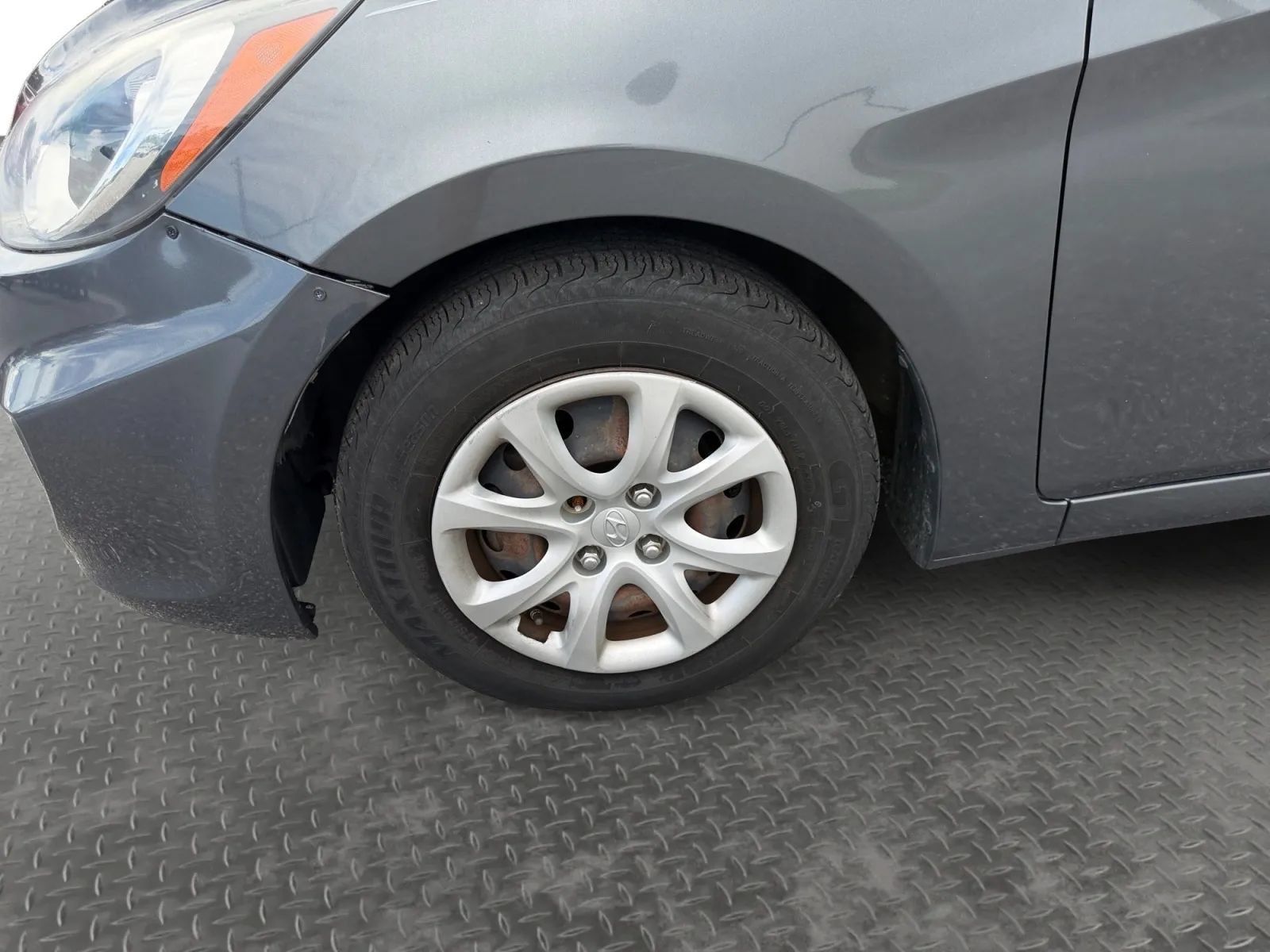 Used 2012 Hyundai Accent GS FWD image 9
