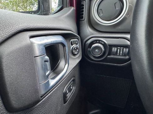 Used 2021 Jeep Wrangler Unlimited Sahara w/ Uconnect 4C Nav & Sound Group image 17