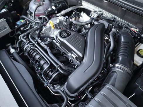 New 2025 Volkswagen Taos SE image 27