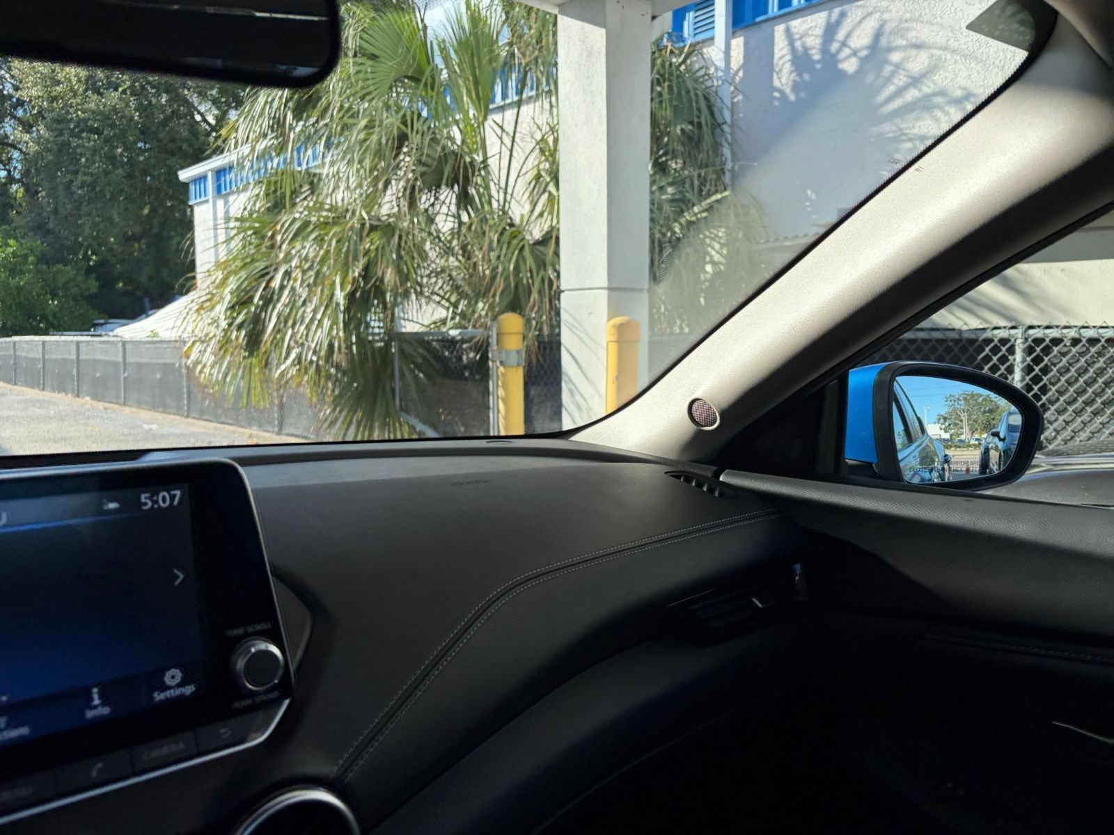 Used 2025 Nissan Sentra SV FWD image 34