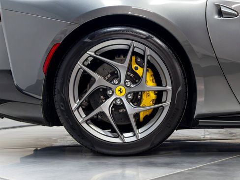 Used 2020 Ferrari 812 Superfast RWD image 19