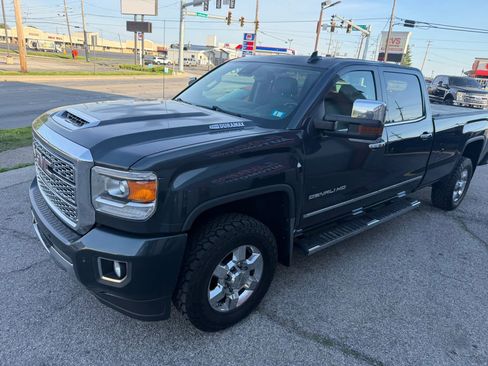 Used 2018 GMC Sierra 3500 Denali w/ Duramax Plus Package AWD/4WD image 5