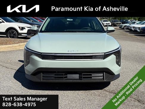 New 2025 Kia K4 LXS image 2