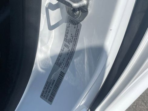 Used 2025 Chrysler Pacifica Select FWD image 34