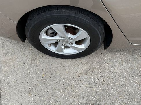 Used 2015 Hyundai Elantra SE image 10