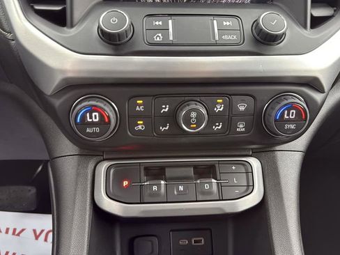 Used 2023 GMC Acadia SLE FWD image 19