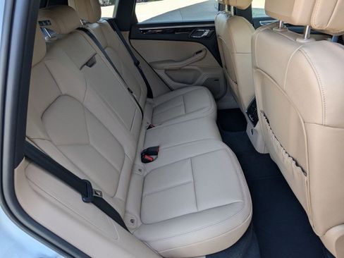 Used 2025 Porsche Macan image 24