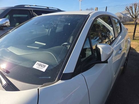 Used 2018 Toyota C-HR XLE image 12