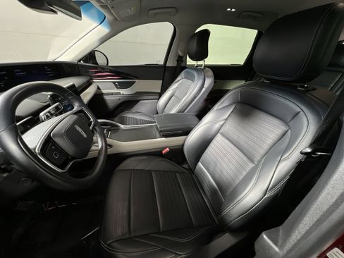 Used 2024 Lincoln Nautilus Reserve image 13