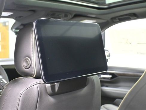 New 2026 Chevrolet Suburban Premier image 15