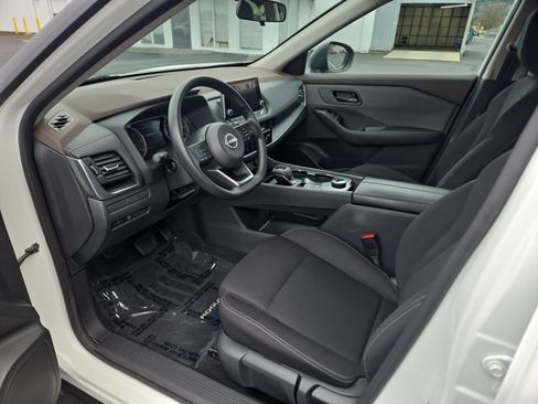 Used 2023 Nissan Rogue S image 9