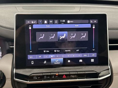 Used 2025 Jeep Compass Limited w/ Sun & Sound Group image 14