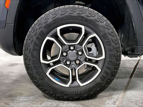 Used 2024 Jeep Grand Cherokee Trailhawk image 11