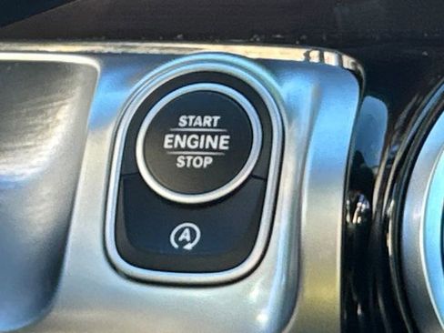 Used 2025 Mercedes-Benz GLB 35 AMG 4MATIC image 38