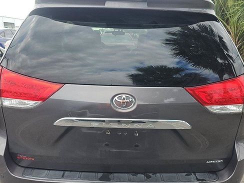 Used 2014 Toyota Sienna Limited w/ Limited Premium Package FWD image 9