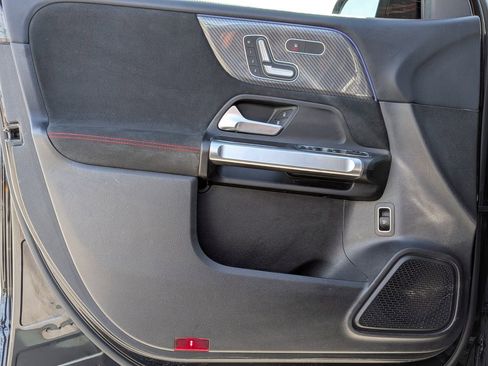 Used 2021 Mercedes-Benz GLB 250 image 10