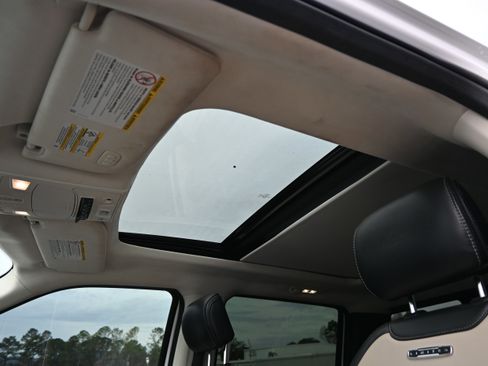 Used 2021 Ford F250 Limited image 5