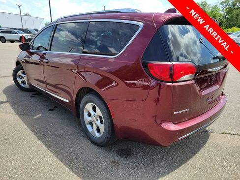 Used 2017 Chrysler Pacifica Touring-L Plus FWD image 5