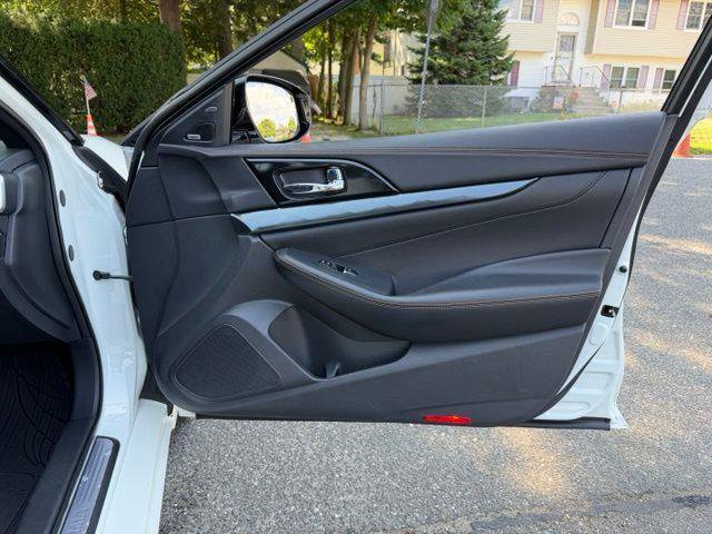 Used 2019 Nissan Maxima SR w/ Premium Package FWD image 16