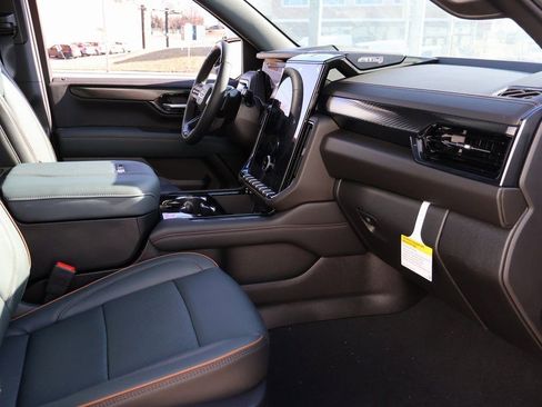 New 2026 GMC Yukon XL AT4 w/ AT4 Premium Plus Package AWD/4WD image 7