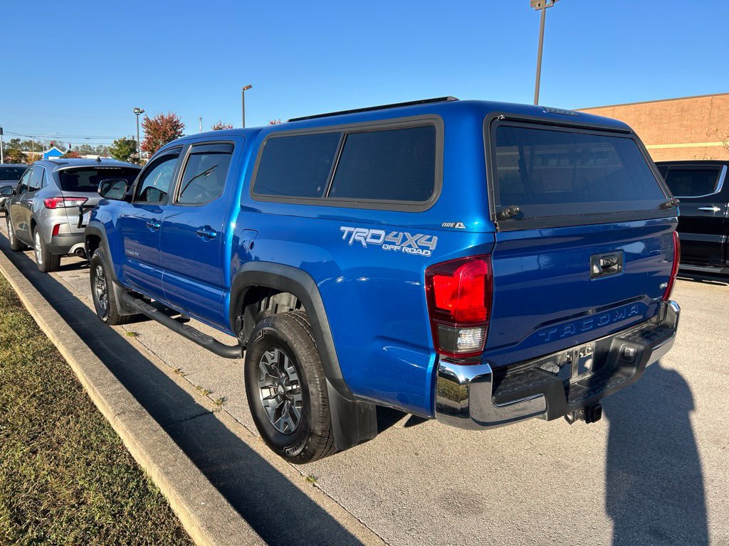 Used 2018 Toyota Tacoma TRD Off-Road AWD/4WD image 4