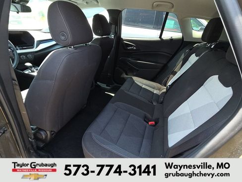 Used 2024 Chevrolet Trax LS w/ LS Convenience Package FWD image 13