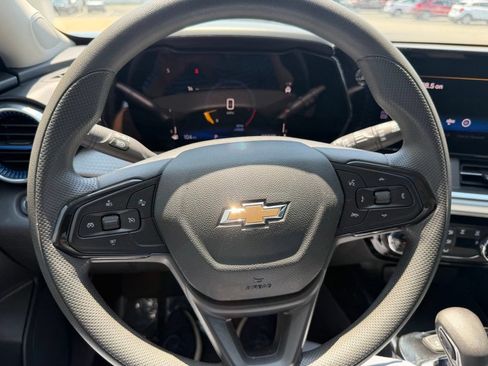 Used 2025 Chevrolet Trax LT FWD image 26