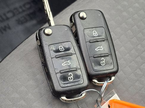 Used 2017 Volkswagen Jetta S w/ Jetta S Cold Weather Package image 32