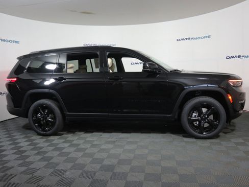 New 2025 Jeep Grand Cherokee L Limited w/ Black Appearance Package image 4