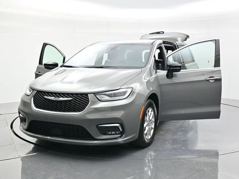 Used 2025 Chrysler Pacifica Select FWD image 53