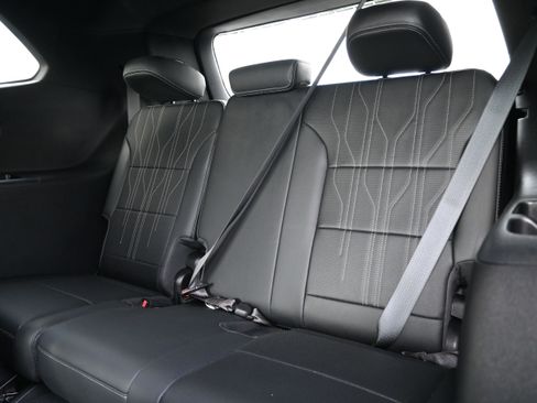 Used 2025 Buick Enclave Avenir image 31