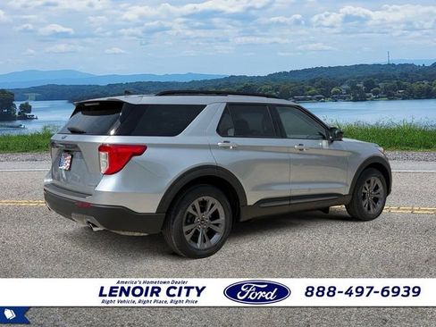 Used 2023 Ford Explorer XLT w/ Equipment Group 202A AWD/4WD image 3