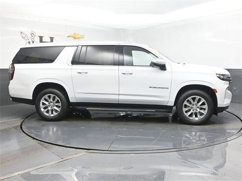 Used 2023 Chevrolet Suburban Premier image 1