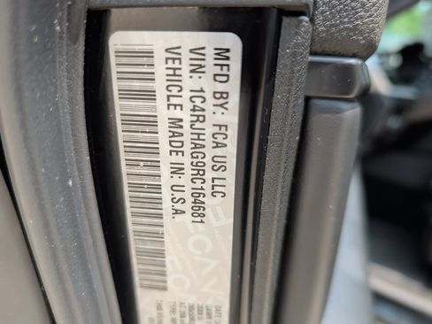 Used 2024 Jeep Grand Cherokee Altitude AWD/4WD image 37